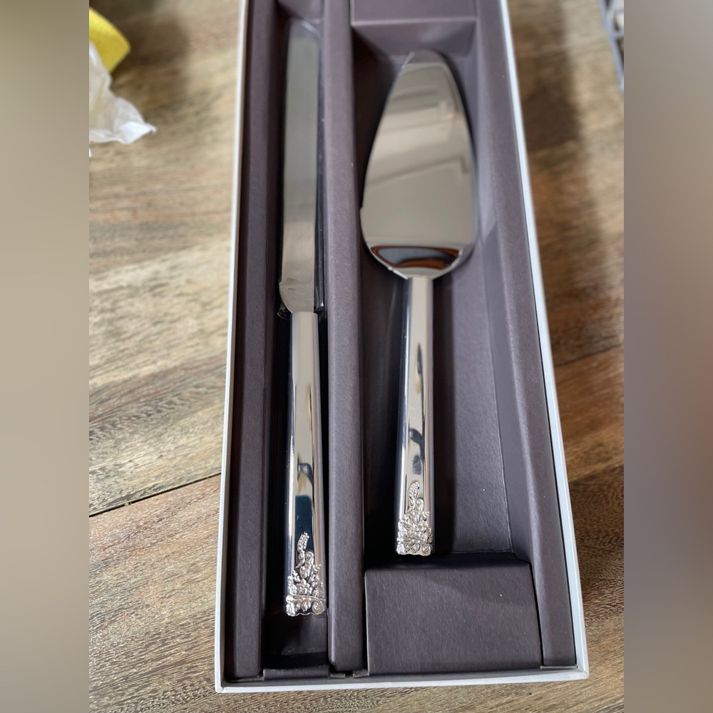 Vera Wang Vera Lace Bouquet Cake Knife & Server Set by Wedgwood